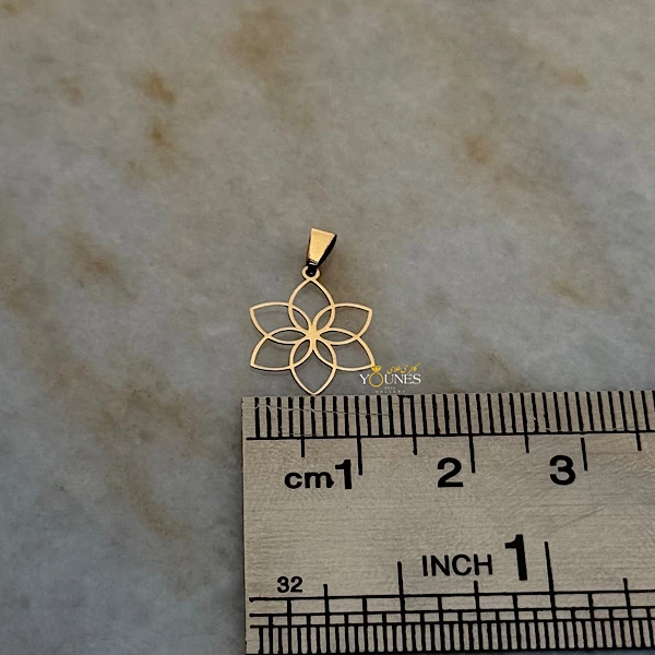 تصویر دوم آویز گل شش پر مینیمال طلا لیزری